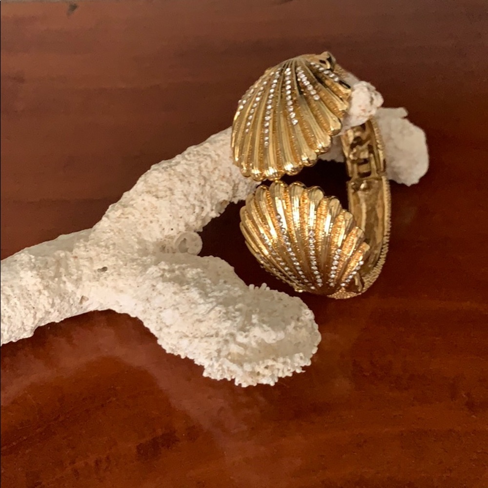 Lilly Pulitzer Gold Shell Bracelet
